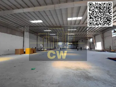 مستودع مع 3 متاجر و 5 صالات عرض للإيجار في أم القيوين