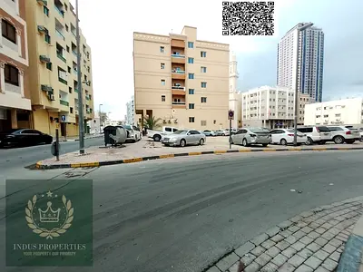 أرض مميزة على طريق كورنيش عجمان: أرضي + 4 طوابق