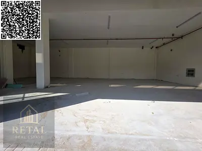3-phase 32 kW electricity, ceramic floors, on the main street, 6 checks.