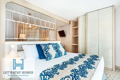 Summer Offer ! kitchennete | Metro | Free Housekeeping | Access to Gym Pool & More