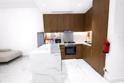 عائد استثمار مرتفع | وحدة سكنية مفروشة في زاوية المبنى | إطلالة على المسبح