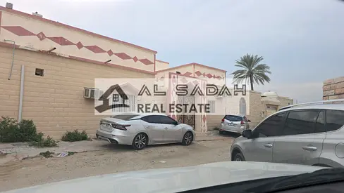 اللبيع بيت ام خنور  
4 غرف 
صالة و مجلس و 4 حمامات 
 ايجار 44000الف
مساحة الأرض 2500 قدم 
السعر 600000 الف