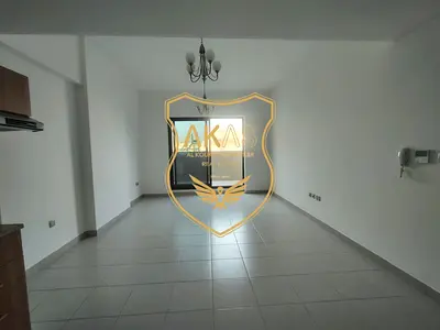 6 CHEQUES CENTRAL AC AND GAS 4 MINS WALKING DISTANCE TO METRO