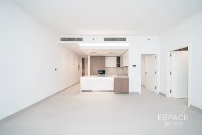Large 2 Bed - Low Floor - Community View