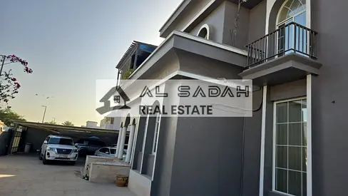 للبيع فيلا دورين زواية في الرمثاء في 7غرف وصاله ومطبخ ومجلس وملحق مسبح في مطبخ غرف خادمة غرف سايق شارعين قار مساحة 15000 قدم مطلوب في 2900000 مليون سعر قابل