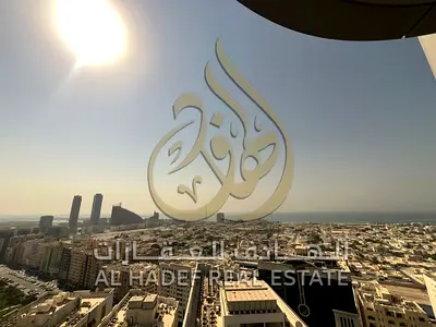 🏙️ للإيجار أو للبيع – الشارقة | المجاز 3 ✨   شقة فاخرة 3 غرف وصالة | إطلالة بحر كاملة | مساحات واسعة  فرصة مميزة للسكن أو الاستثمار في واحدة من أرقى