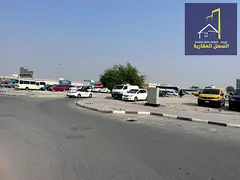 For sale: a residential-commercial plot in a strategic corner location