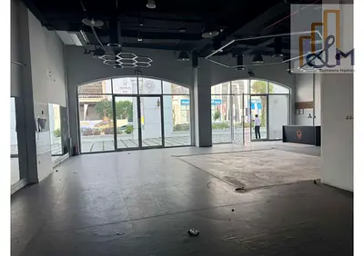 متجر تجزئة مجهز بالكامل، الطابق الأرضي، موقع مميز