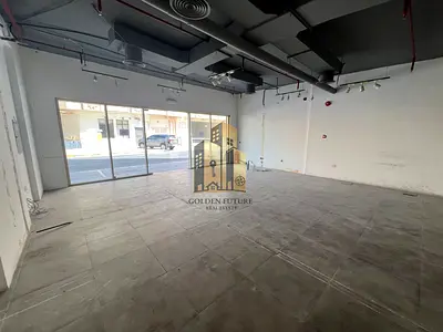 Specious shop close to park and mosque best opportunity for all businessess