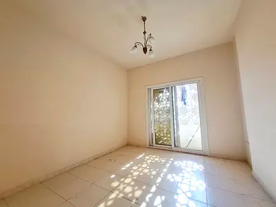 شقة فاخرة غرفتين وصالة • مقابل حديقة • شرفة • تكييف مركزي • موقع مميز • مناسبة للعائلات