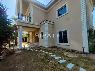 REPUTED 5BR COMPOUND VILLA IN JUMEIRAH