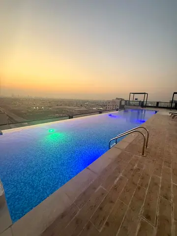 LUXURY LIVING SPACIOUS 2 BEDROOMS WITH 3 BATHROOMS BUILT IN WADROBS GYM POOL PARKING PRIVATE CANIMA