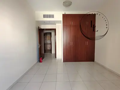 Lavish 1bhk apartment is available in 40k with parking free.