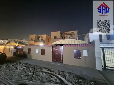 Villa for rent, suitable for families and employees. Five bedrooms, living room, two halls, and maid's room.