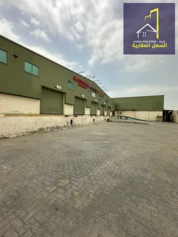 للبيع عقار صناعي مستودعات بدخل ممتاز بمنطقة الصناعية 15 في إمارة الشارقة