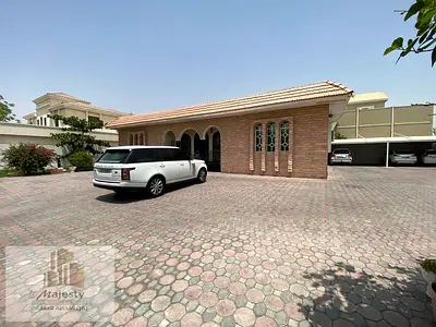 للبيع فيلا فاخرة على زاوية شارعين في الرماقية بالشارقة، طابق واحد مع ملحق خارجي وحديقة وجلسة خارجية، مساحة 13,000 قدم وسعر مميز 2,250,000 درهم
