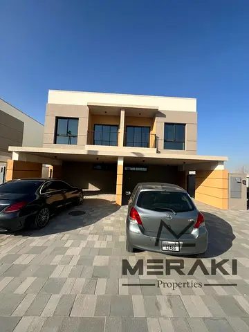 فيلا من اجمل الفيلل اللي ممكن تشوفها عينك مساحه وكمباوند كامل كامل الخدمات باسعار ممتازة ومساحات واطلالات ولا اروع بجد.