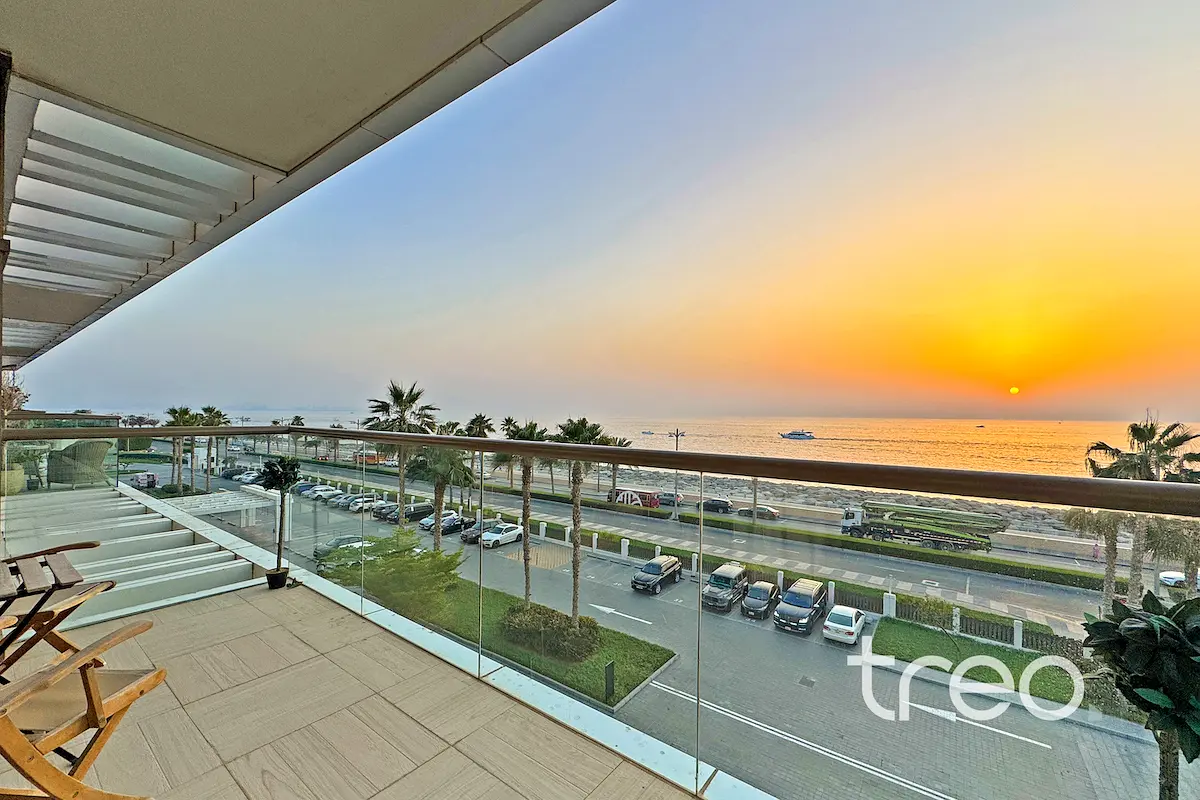 Full sea views | Vacant | Beach Access