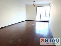 NEAR METRO | LAKE VIEW | SPACIOUS