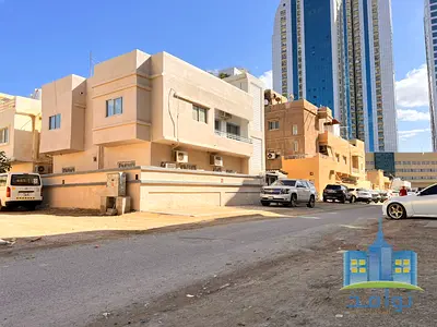 مبنى سكني بمساحة واسعه للبيع
