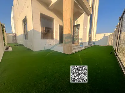 متوفر للإيجار فيلا واسعة بتشطيب ممتاز في منطقة الياسمين، مناسبة للسكن العائلي وتتميز بمساحات رحبة وموقع هادئ قريب من جميع الخدمات.