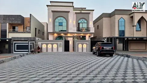 Own a villa with an outdoor area of ​​35 meters on a main street, ground floor + first floor + roof