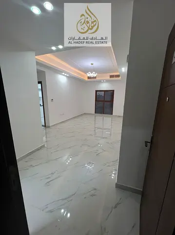 شقة غرفتين وصالة فسيحة بأفضل التشطيبات وأمان كامل في المويهات 3 – أول ساكن وقريبة من المدارس والمستشفيات والمولات وجميع الخدمات الأساسية