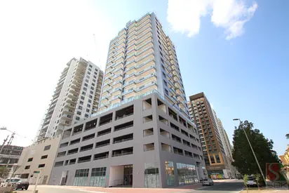 One Month Rent Free-Spacious 2 BR Flat