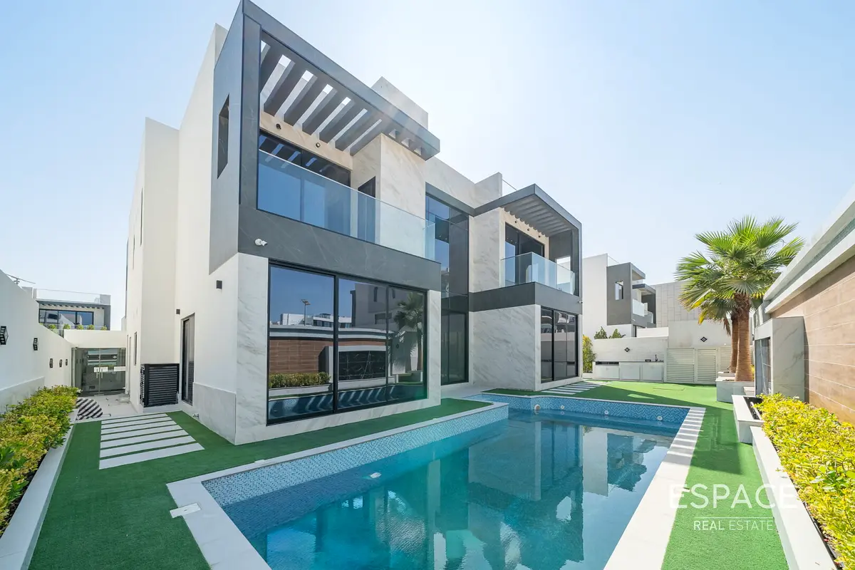 Private Oasis | Turnkey | Large Bedrooms