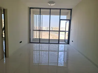 Lxury and brand new apartment with balcony with master room balcony parking