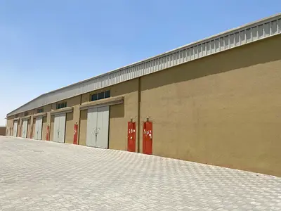 مستودع للإيجار 63 درهمًا إماراتيًا للقدم المربع