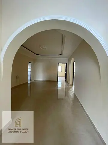 للبيع فيلا في منطقة الدراري بالشارقة موقع ممتاز