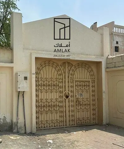 ارض سكني استثماري في امارة عجمان منطقة النخيل1 الشارع الثامن من كورنيش المساحه 218م الاستعمال تصلح بناء شقق فندقيه الان عليها فيلا مكونه من ثلاث غرف