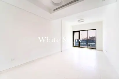 City View | Spacious Unit | Vacant Now
