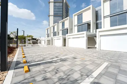 Spacious Apartment | Lagoon Facing | 4 Bedrooms