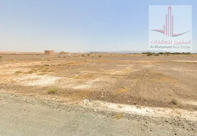 للبيع ارض فى المنامة موقع مميز جدا حوض 11 الارض زاوية شارع و سكة مساحة 4305 قدم