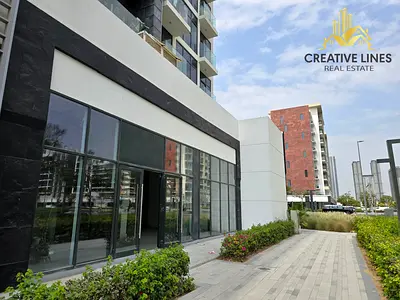 NEAR PARKING - PRIME LOCATION - CHILLER FREE SHOP