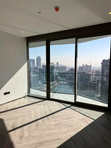 Spacious Layout | Canal View | | Near metro | Vacant Now