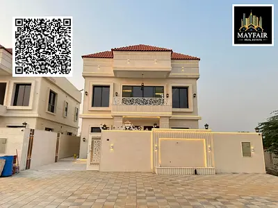 فيلا عائلية مميزة مكونة من طابق أرضي وطابقين مع مجلس وإمكانية الوصول إلى السطح