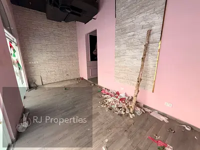 Close to Park luxury shop very prime lecation business area ready to move only jest 185k