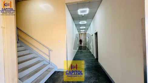 مستودع تخزين بموقع متميز للإيجار بسعر رخيص منطقة القوز الصناعية 3 (AR)