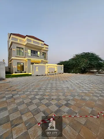Classic villa for sale on the main street with a 20-meter setback, custom finishing, and fees included.
