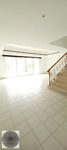 4 BEDROOM HALL VILLA ON JUMEIRAH BEACH ROAD NEAR MARCATO MALL BEHIND TOWN CENTER
