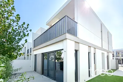 Single row | Corner unit | Close to pool