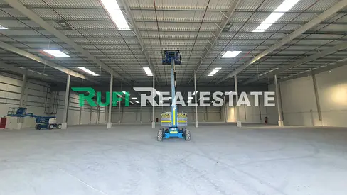🏭 جديد تمامًا // أفضل موقع // مستودع بمساحة 80,000 قدم مربع، الطاقة: 800 كيلو وات للإيجار
