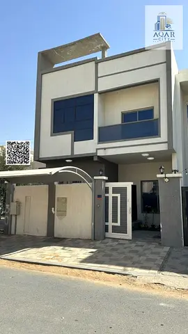 **A strategic location near all services 🏠 Distinctive location, 5-room street and villa with a roof and a basement directly on Zayed Street🔥 High-quality finishing, negotiable, and a spacious area 🔥