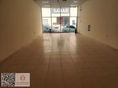 محل تجاري للإيجار السنوي يقع في عجمان – الجرف الصناعية 1، خلف السوق الصيني عجمان، في موقع حيوي ومناسب لمختلف الأنشطة التجارية. يتميز العقار بموقع عملي