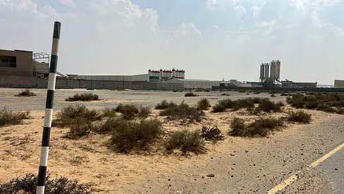 60000 SQRFT GOOD CHANC FREE HOLD AND LEASE HOLD 99 YEAR 10000 SQRFT TO 100000 SQRFT COMMIERCIAL OPEN LAND FOR SALE GOOD LOCATION NEAR TO EMIRATES ROAD