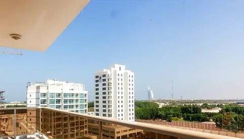 One Month Rent Free-Spacious 2 BR Flat