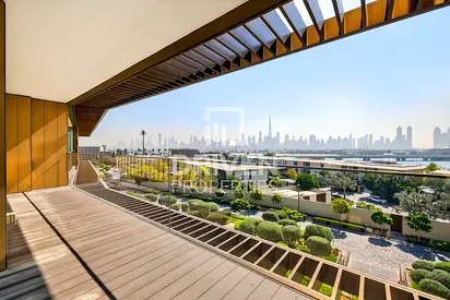 Luxurious Apt with Full Skyline and Sea Views